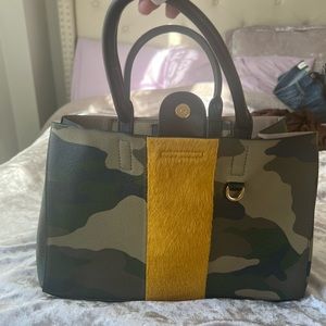 BANANA REPUBLIC BRAND NEW CAMO BAG